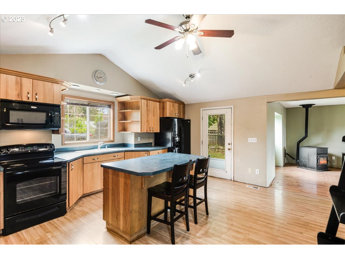 Molalla, Oregon 97038, United States, 3 Bedrooms Bedrooms, ,2 BathroomsBathrooms,Residential,Pending,133123