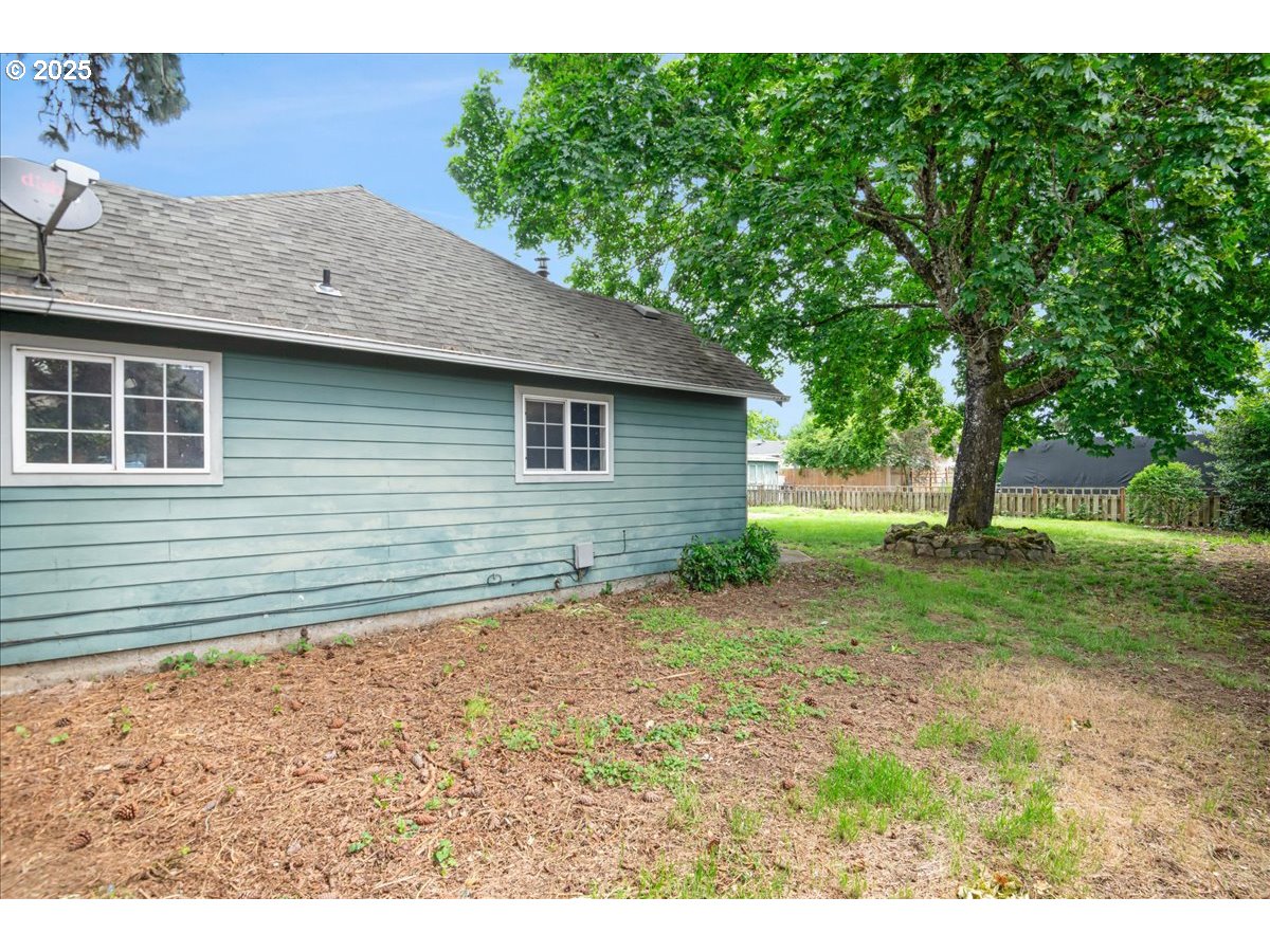 Molalla, Oregon 97038, United States, 3 Bedrooms Bedrooms, ,2 BathroomsBathrooms,Residential,Pending,133123