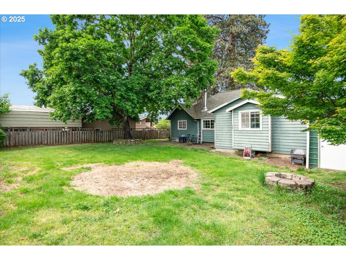 Molalla, Oregon 97038, United States, 3 Bedrooms Bedrooms, ,2 BathroomsBathrooms,Residential,Pending,133123