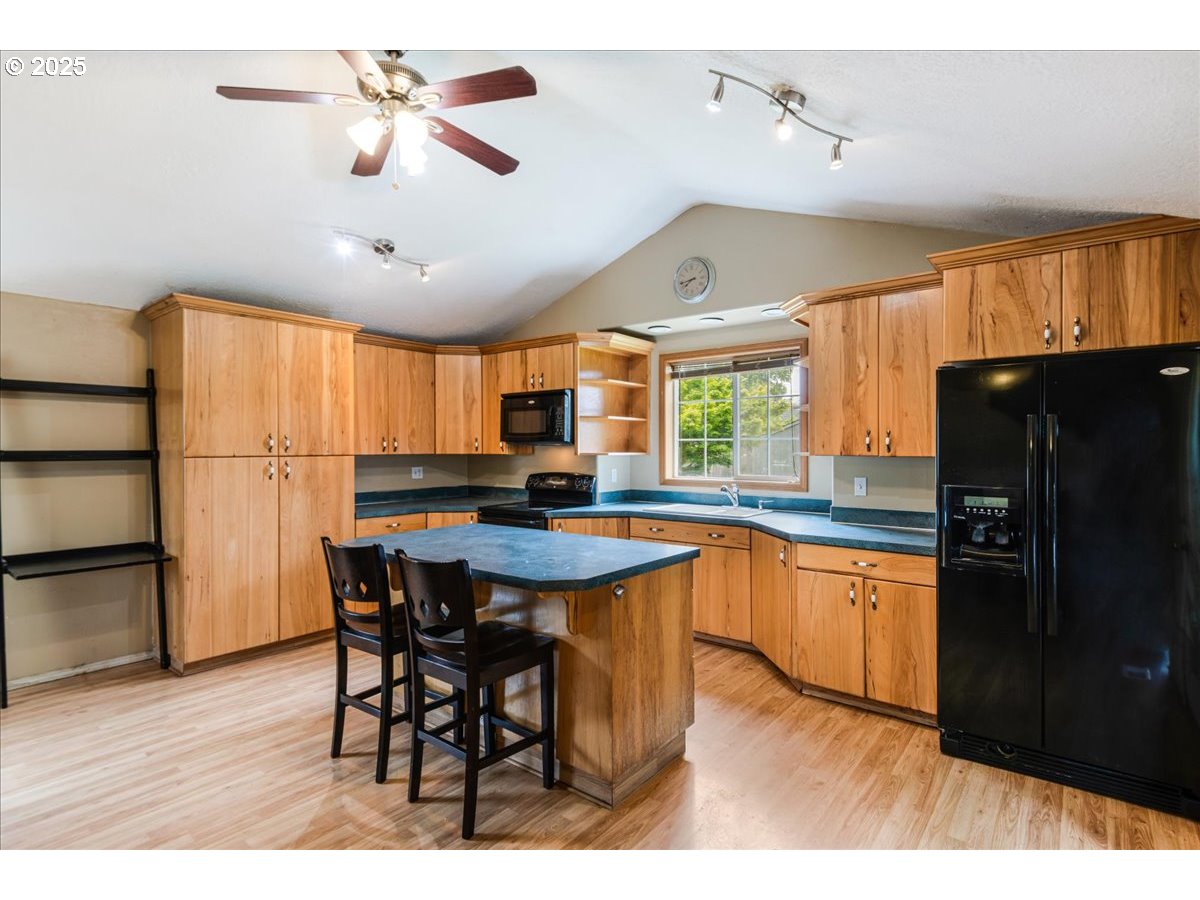 Molalla, Oregon 97038, United States, 3 Bedrooms Bedrooms, ,2 BathroomsBathrooms,Residential,Pending,133123