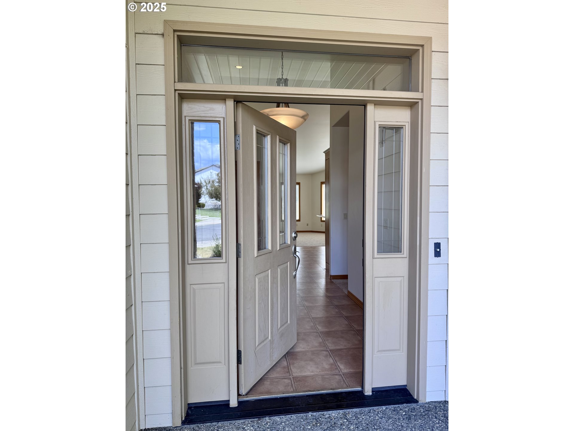 740 E FAIRWAY DR