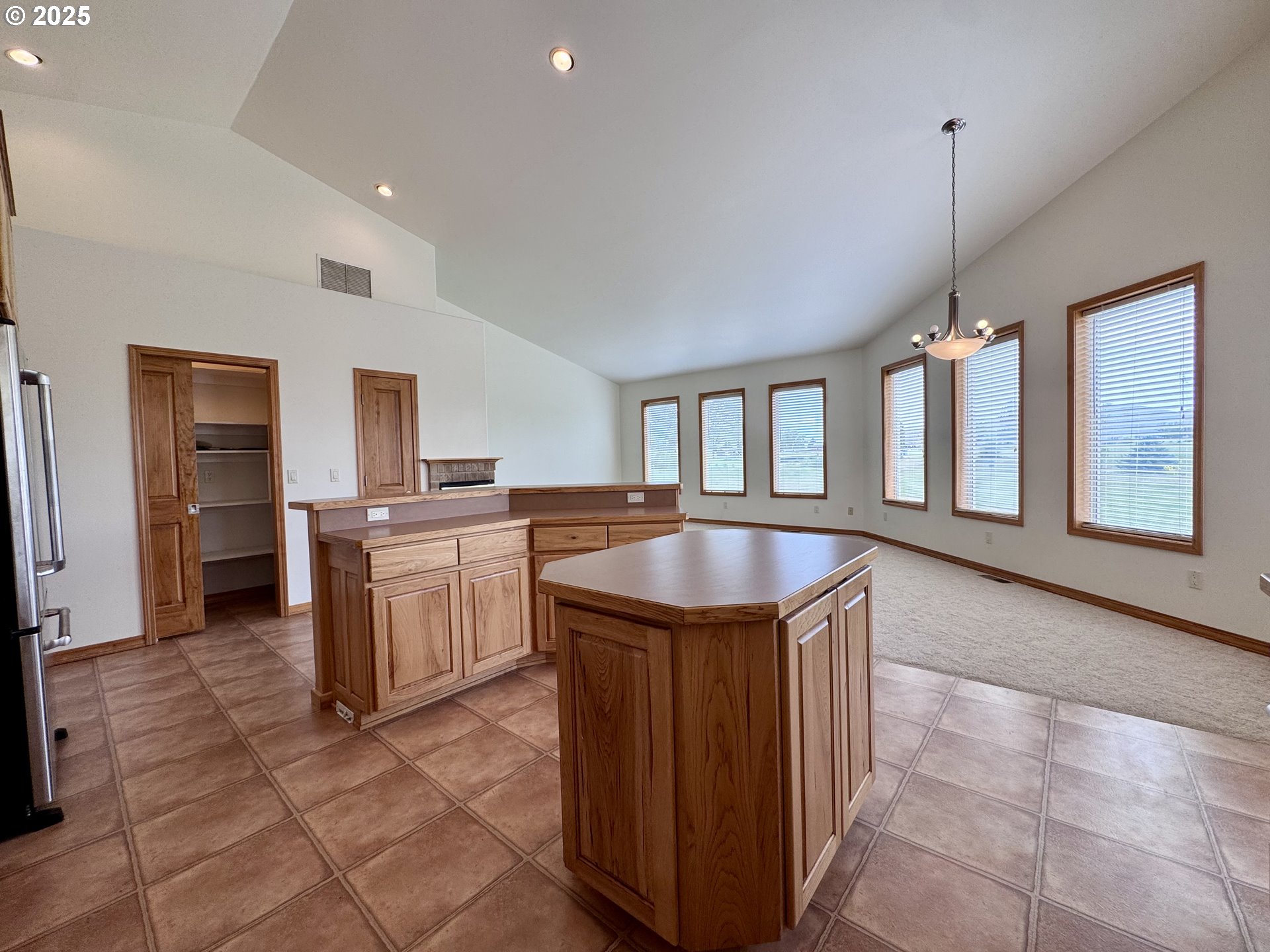 740 E FAIRWAY DR