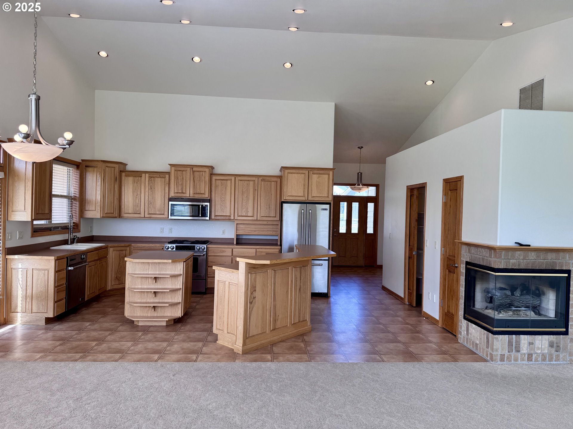 740 E FAIRWAY DR