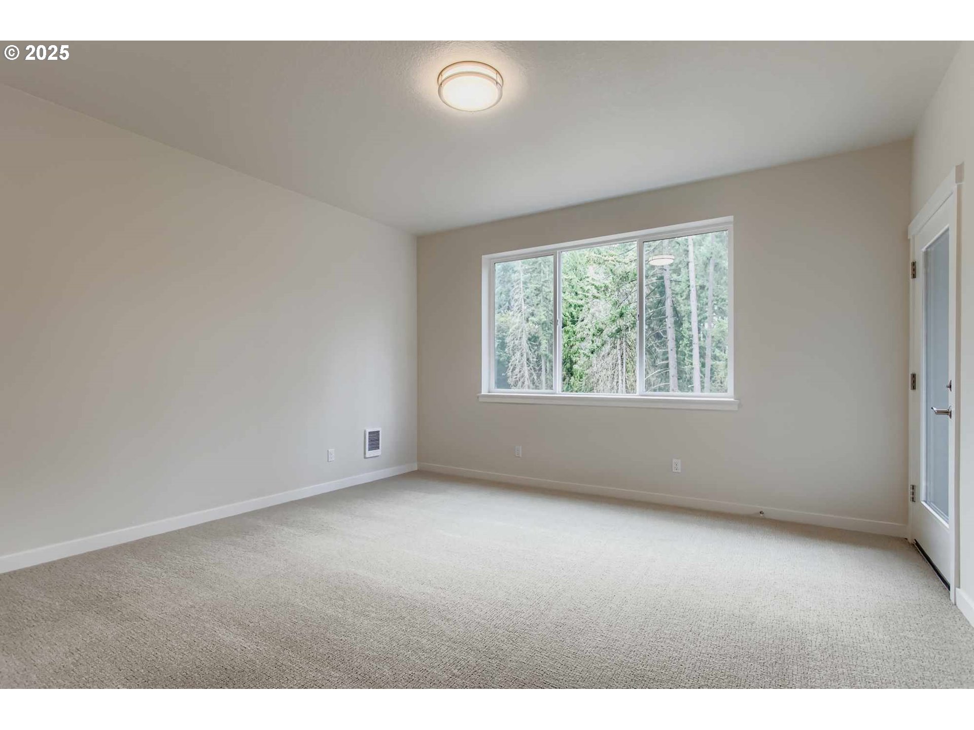 Beaverton, Oregon 97007, United States, 5 Bedrooms Bedrooms, ,4 BathroomsBathrooms,Residential,Active,140365