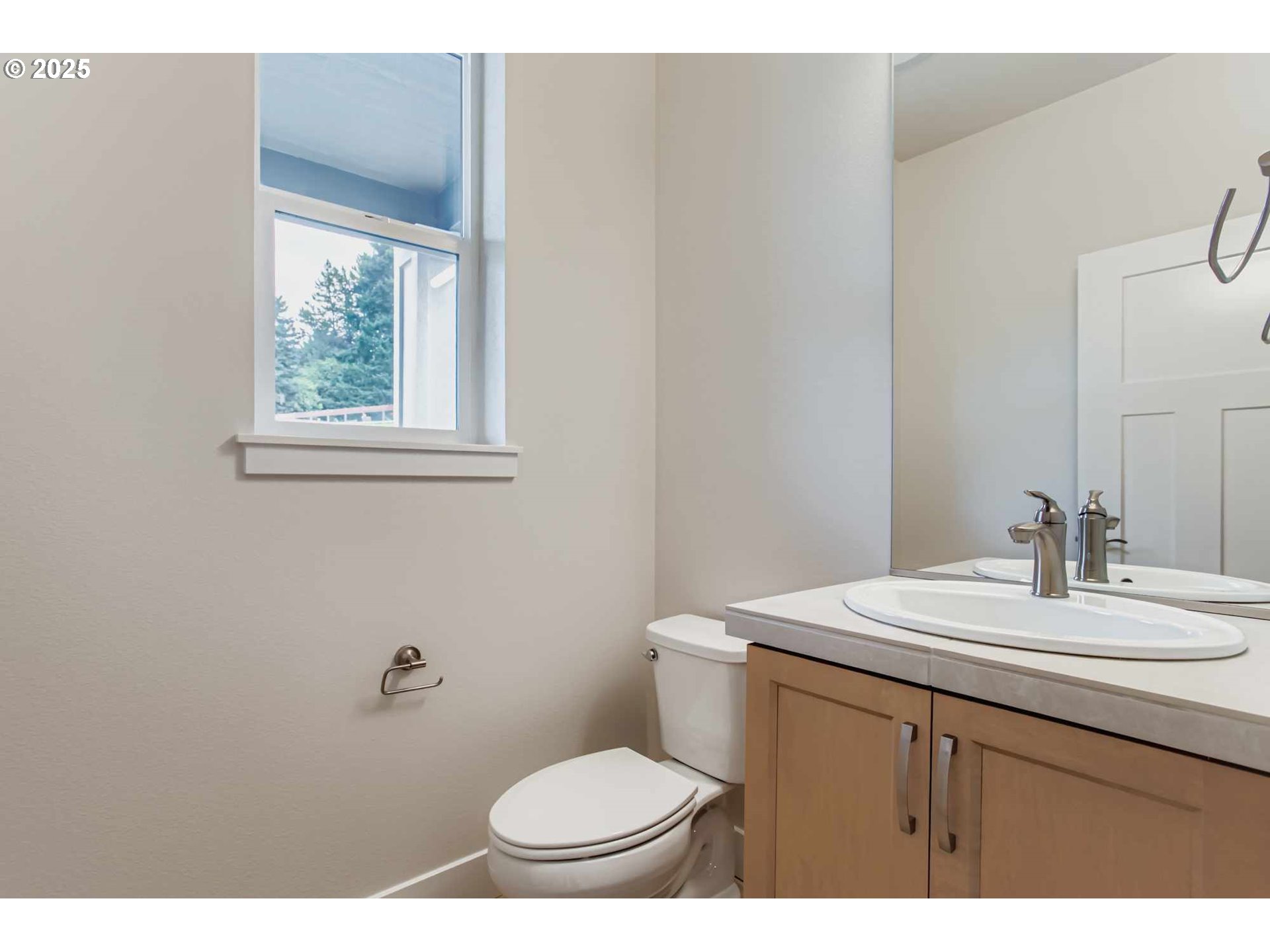 Beaverton, Oregon 97007, United States, 5 Bedrooms Bedrooms, ,4 BathroomsBathrooms,Residential,Active,140365