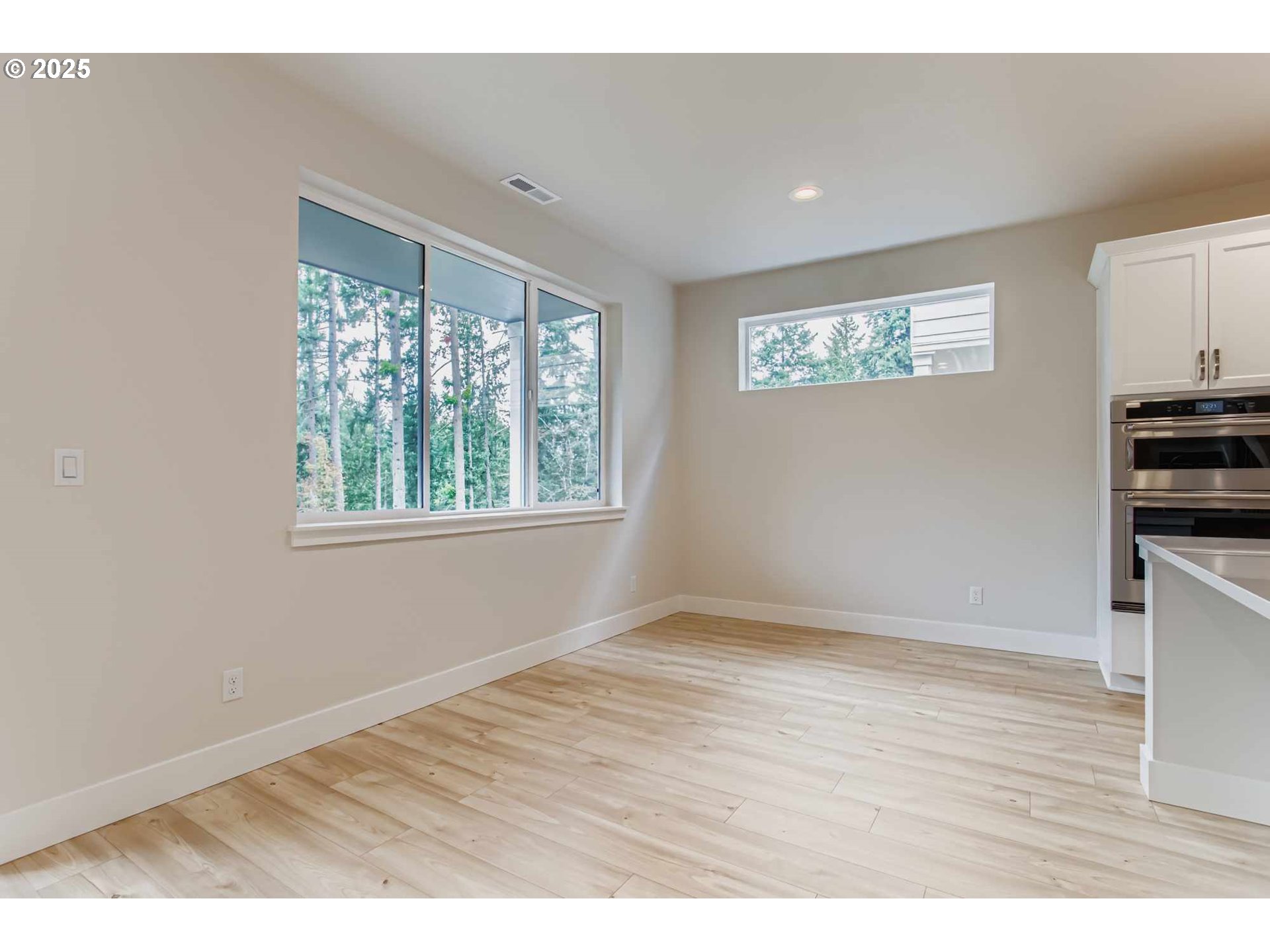 Beaverton, Oregon 97007, United States, 5 Bedrooms Bedrooms, ,4 BathroomsBathrooms,Residential,Active,140365