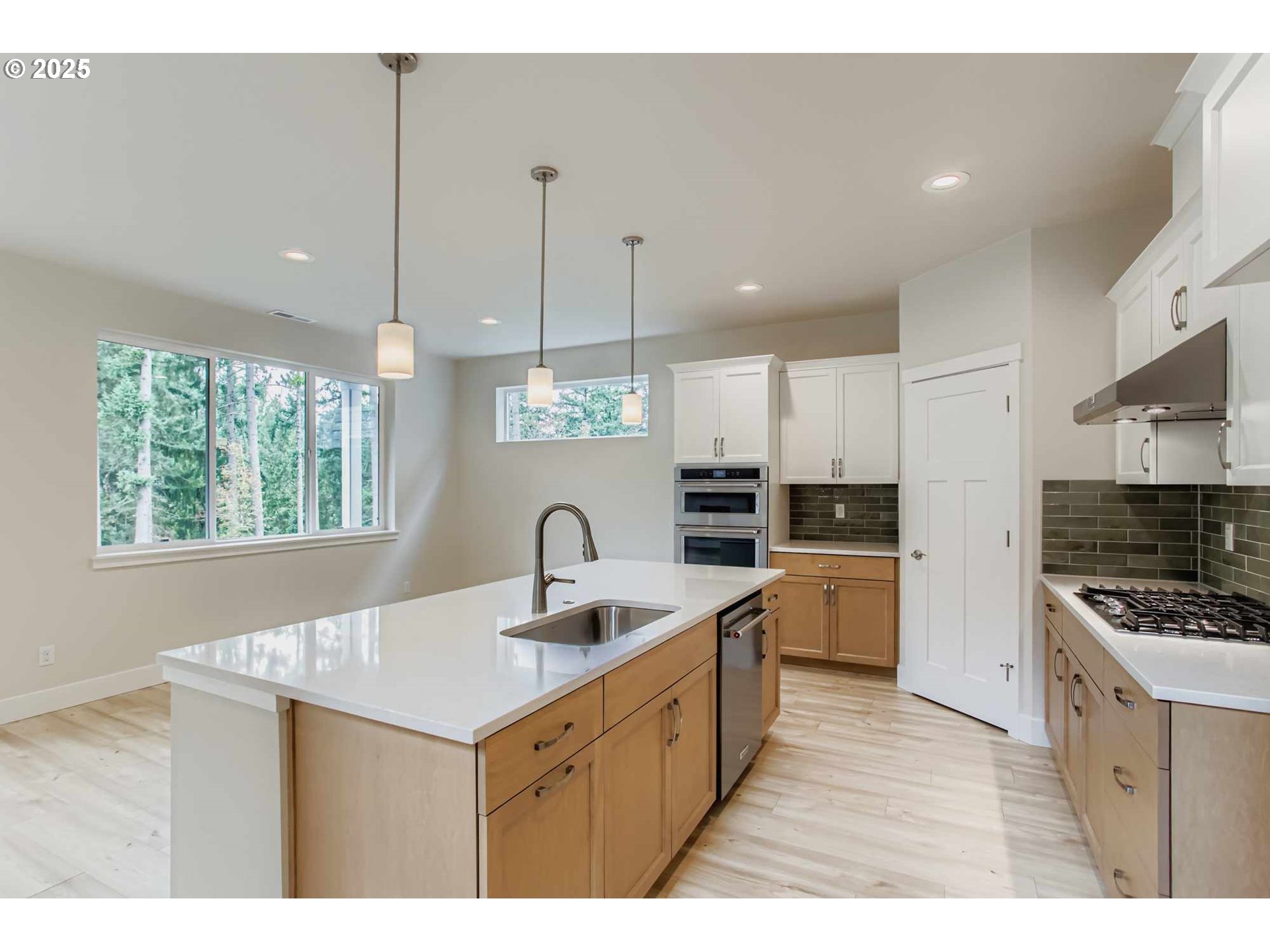 Beaverton, Oregon 97007, United States, 5 Bedrooms Bedrooms, ,4 BathroomsBathrooms,Residential,Active,140365