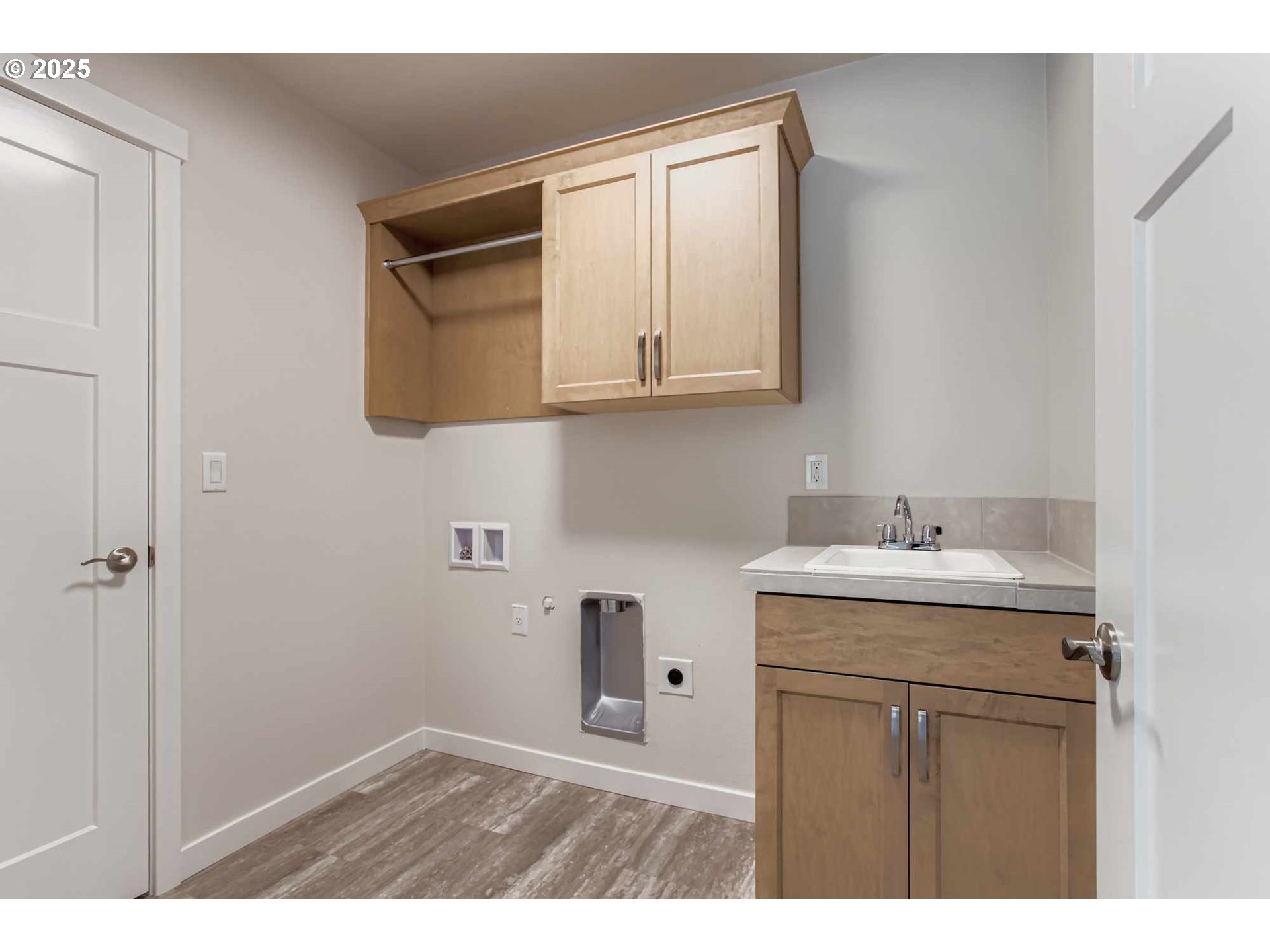 Beaverton, Oregon 97007, United States, 5 Bedrooms Bedrooms, ,4 BathroomsBathrooms,Residential,Active,140365