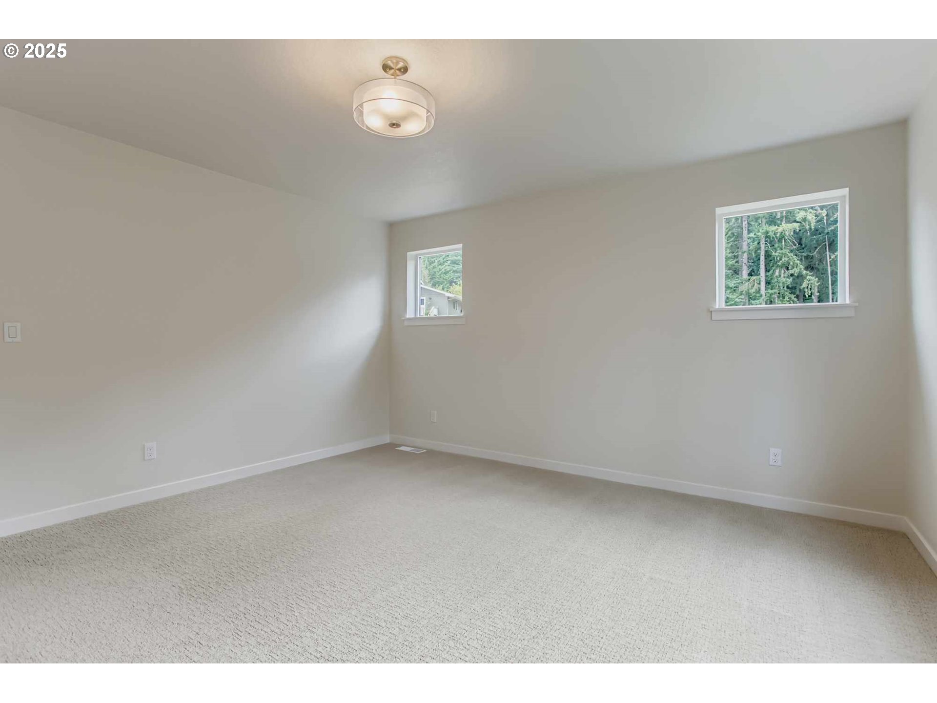 Beaverton, Oregon 97007, United States, 5 Bedrooms Bedrooms, ,4 BathroomsBathrooms,Residential,Active,140365