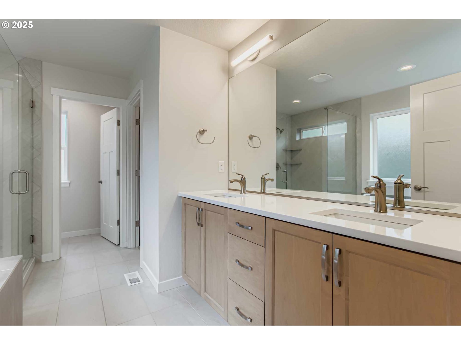 Beaverton, Oregon 97007, United States, 5 Bedrooms Bedrooms, ,4 BathroomsBathrooms,Residential,Active,140365