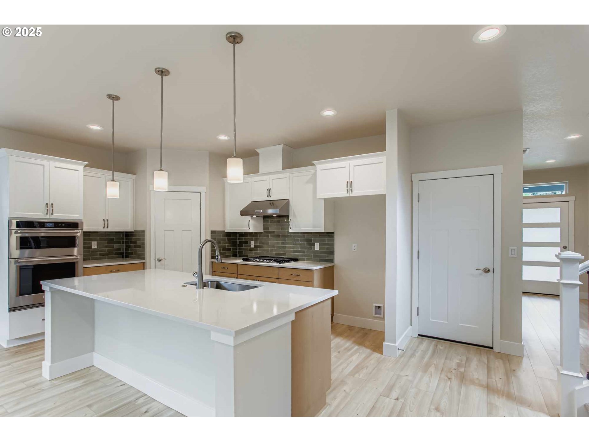 Beaverton, Oregon 97007, United States, 5 Bedrooms Bedrooms, ,4 BathroomsBathrooms,Residential,Active,140365