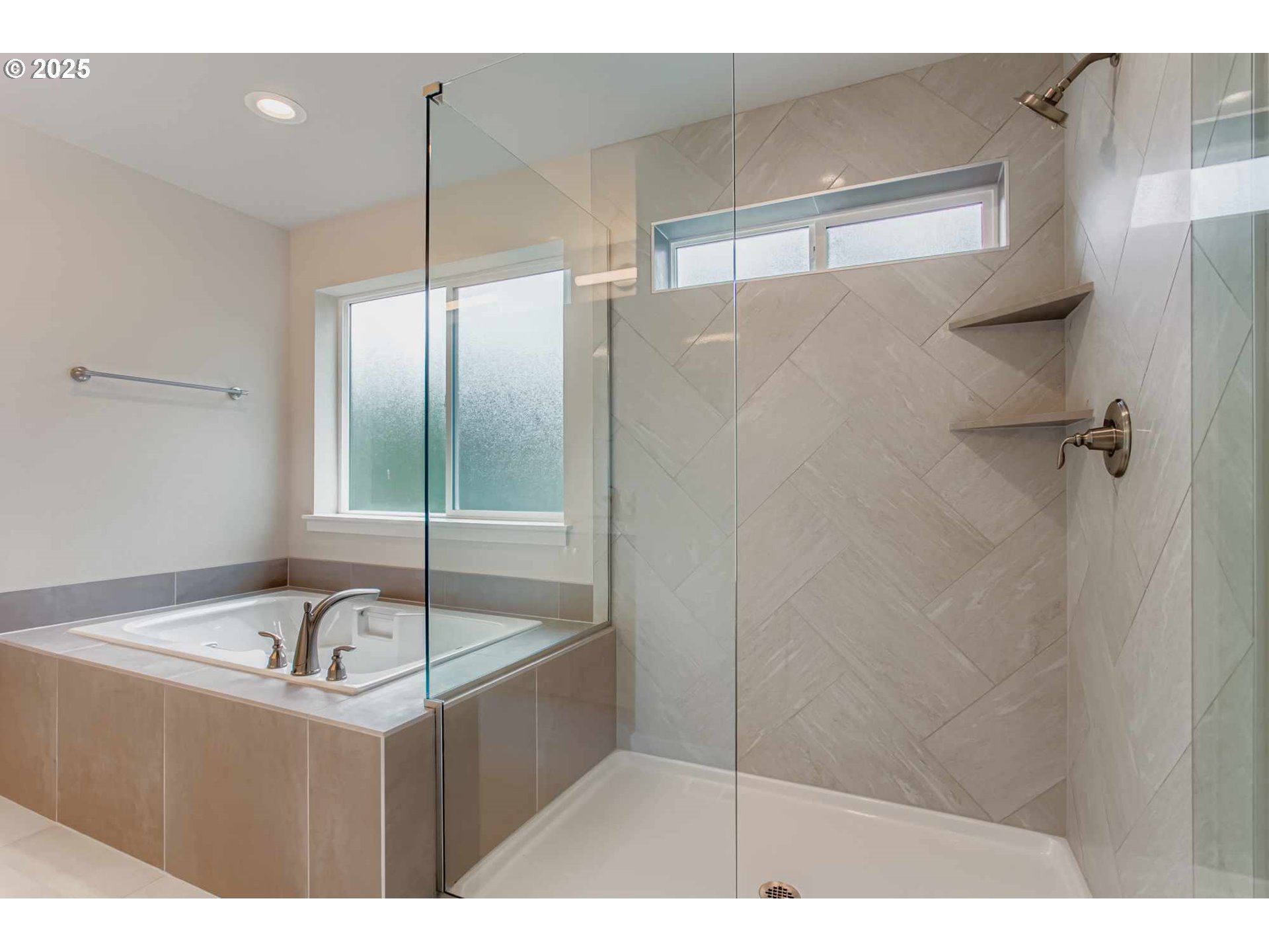 Beaverton, Oregon 97007, United States, 5 Bedrooms Bedrooms, ,4 BathroomsBathrooms,Residential,Active,140365