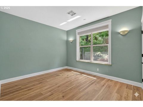 Tiny photo for 733 Queens Ave, Creswell, OR 97426 (MLS # 689764025)