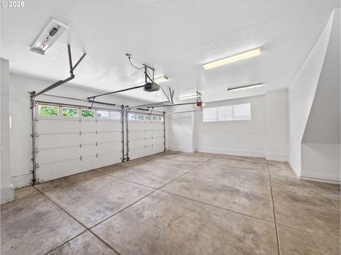 Tiny photo for 733 Queens Ave, Creswell, OR 97426 (MLS # 689764025)