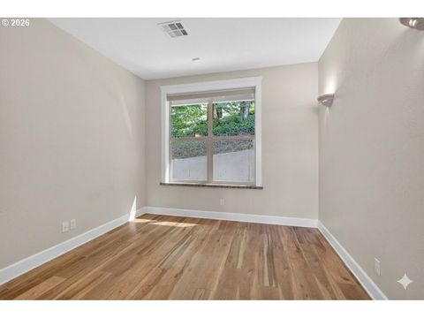 Tiny photo for 733 Queens Ave, Creswell, OR 97426 (MLS # 689764025)