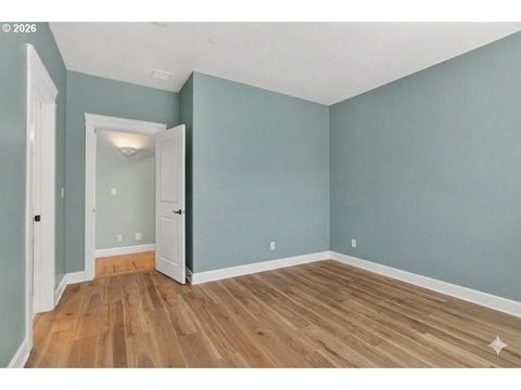 Tiny photo for 733 Queens Ave, Creswell, OR 97426 (MLS # 689764025)