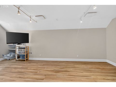 Tiny photo for 733 Queens Ave, Creswell, OR 97426 (MLS # 689764025)