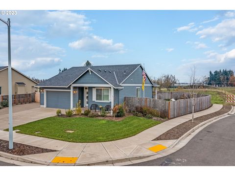 A home in Woodburn