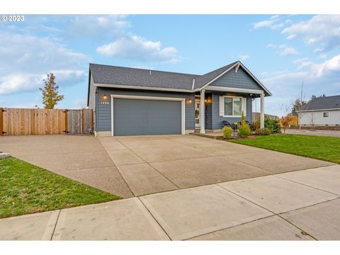 A home in Woodburn