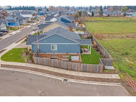 A home in Woodburn