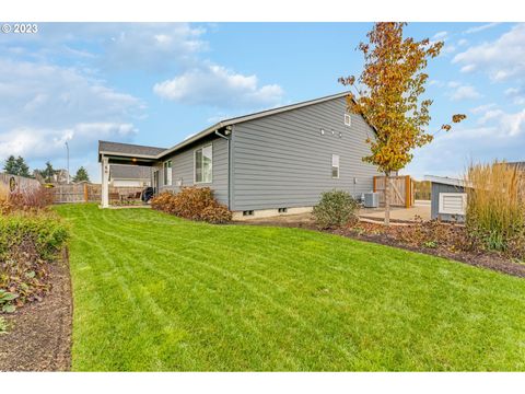 A home in Woodburn