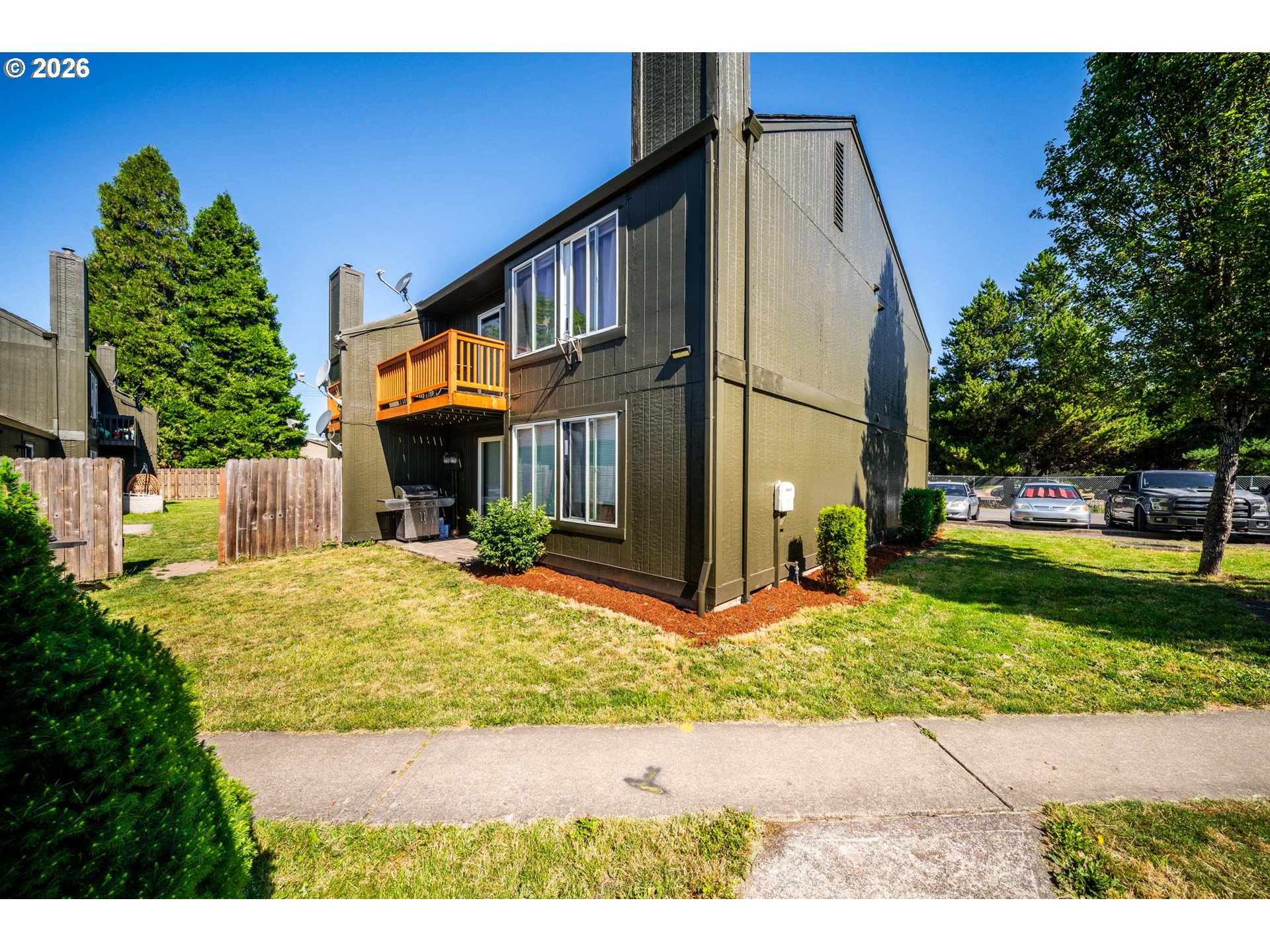 1046 NE 17TH AVE