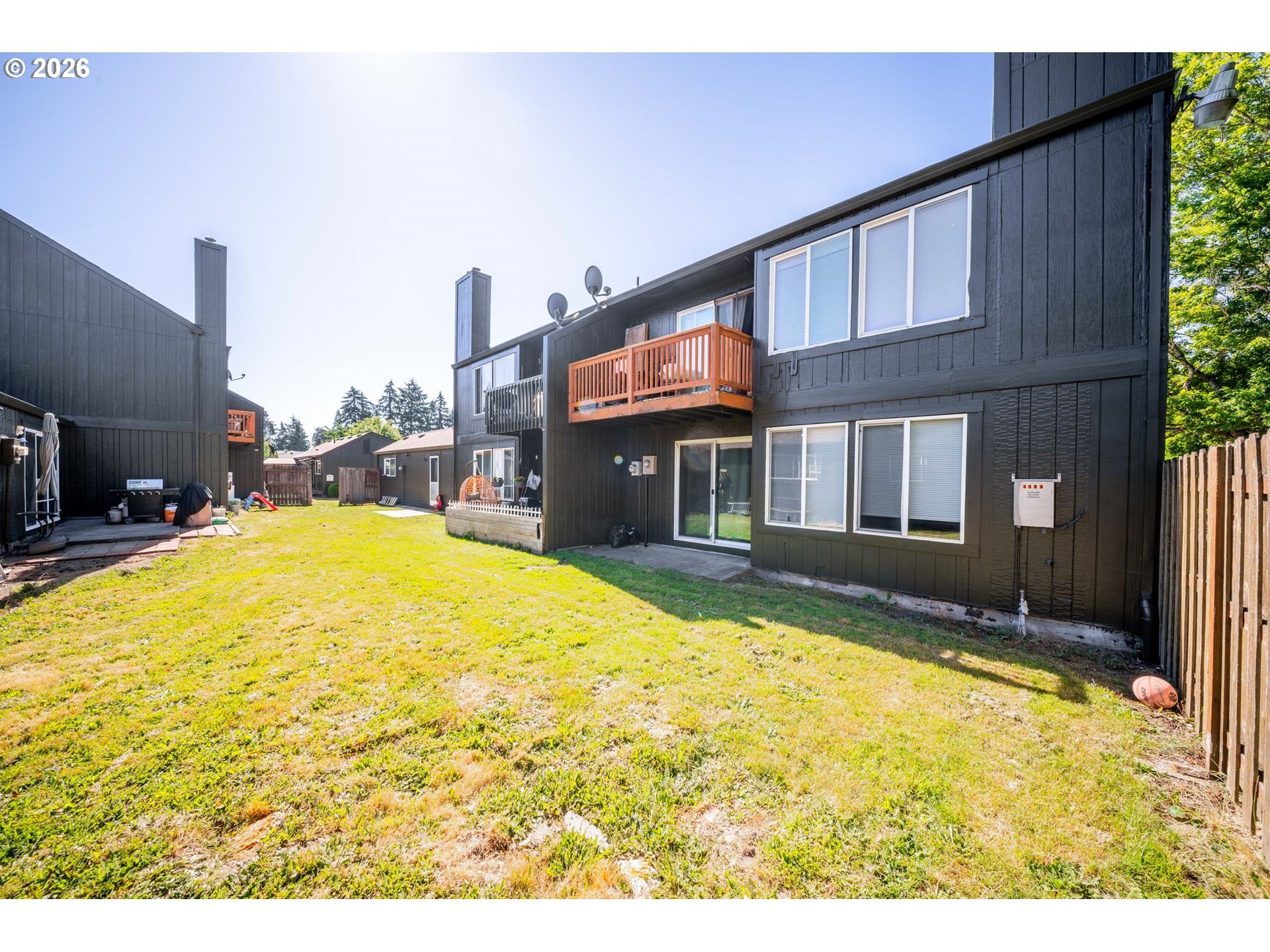 1046 NE 17TH AVE