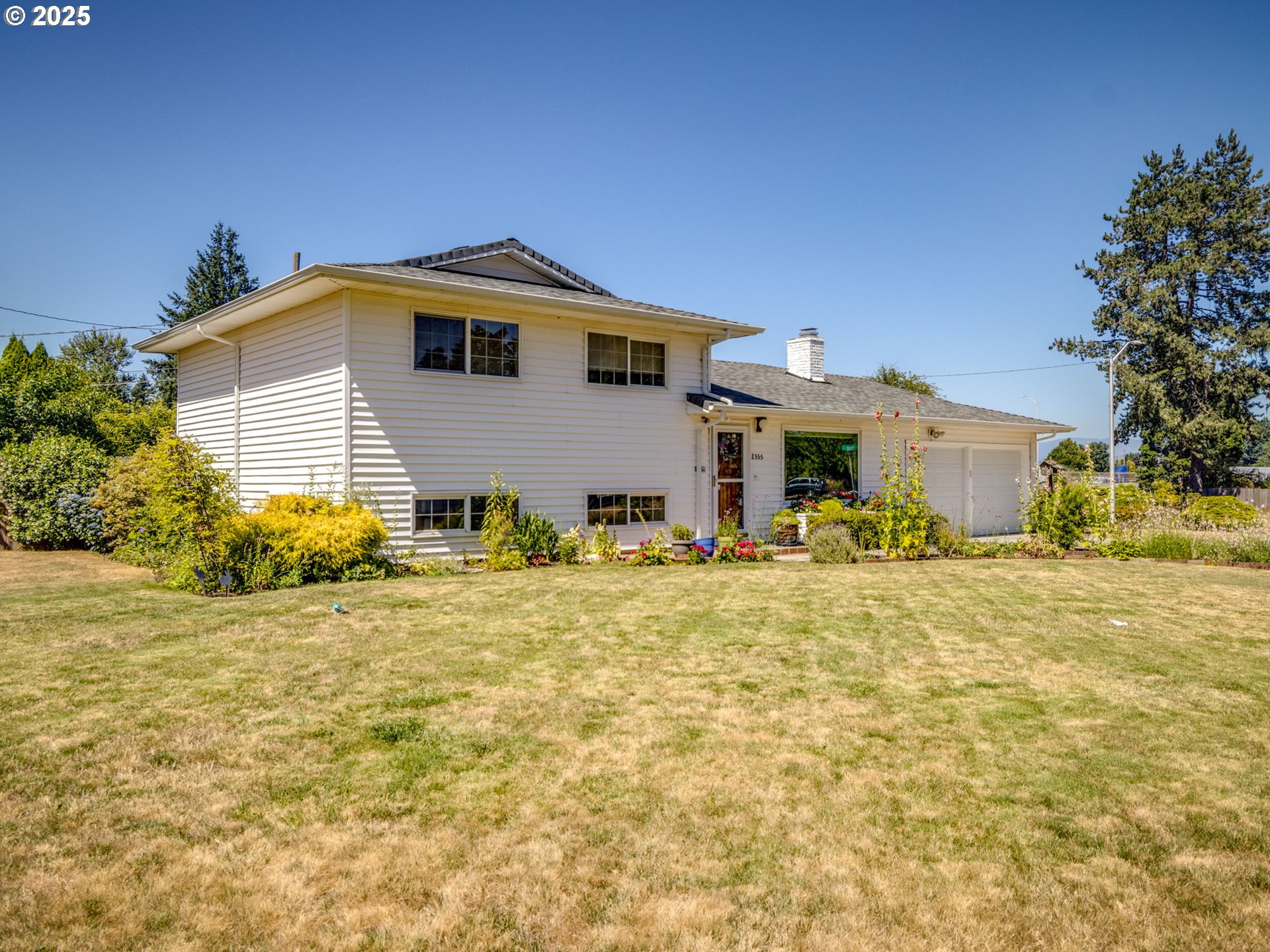 2555 NE 146TH DR
