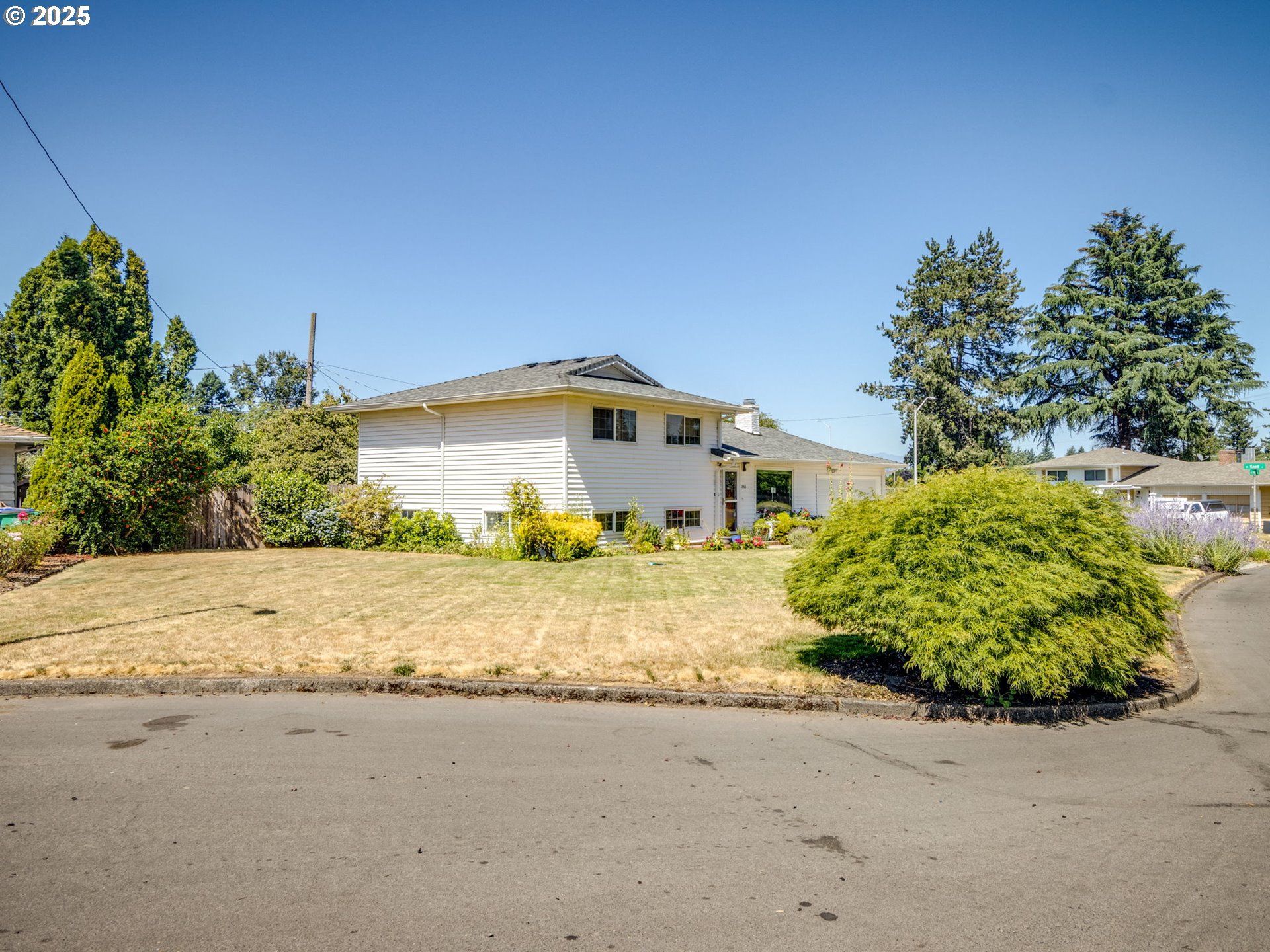 2555 NE 146TH DR