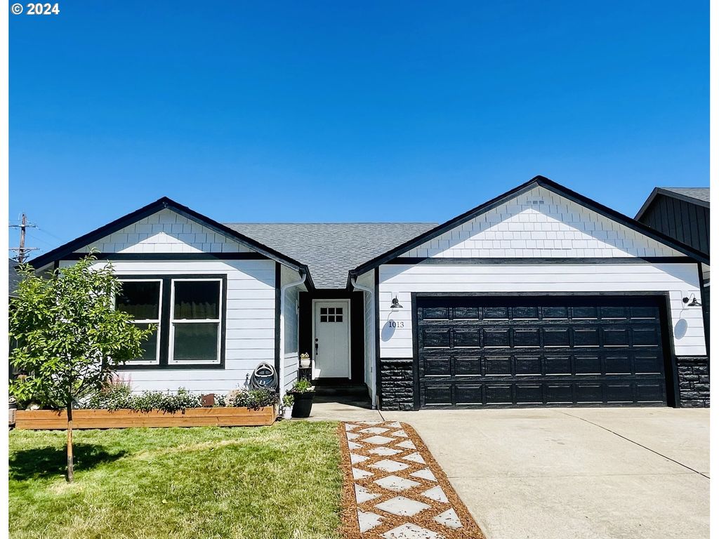 Photo for 1013 Swale Ridge Loop, Creswell, OR 97426 (MLS # 24681433)