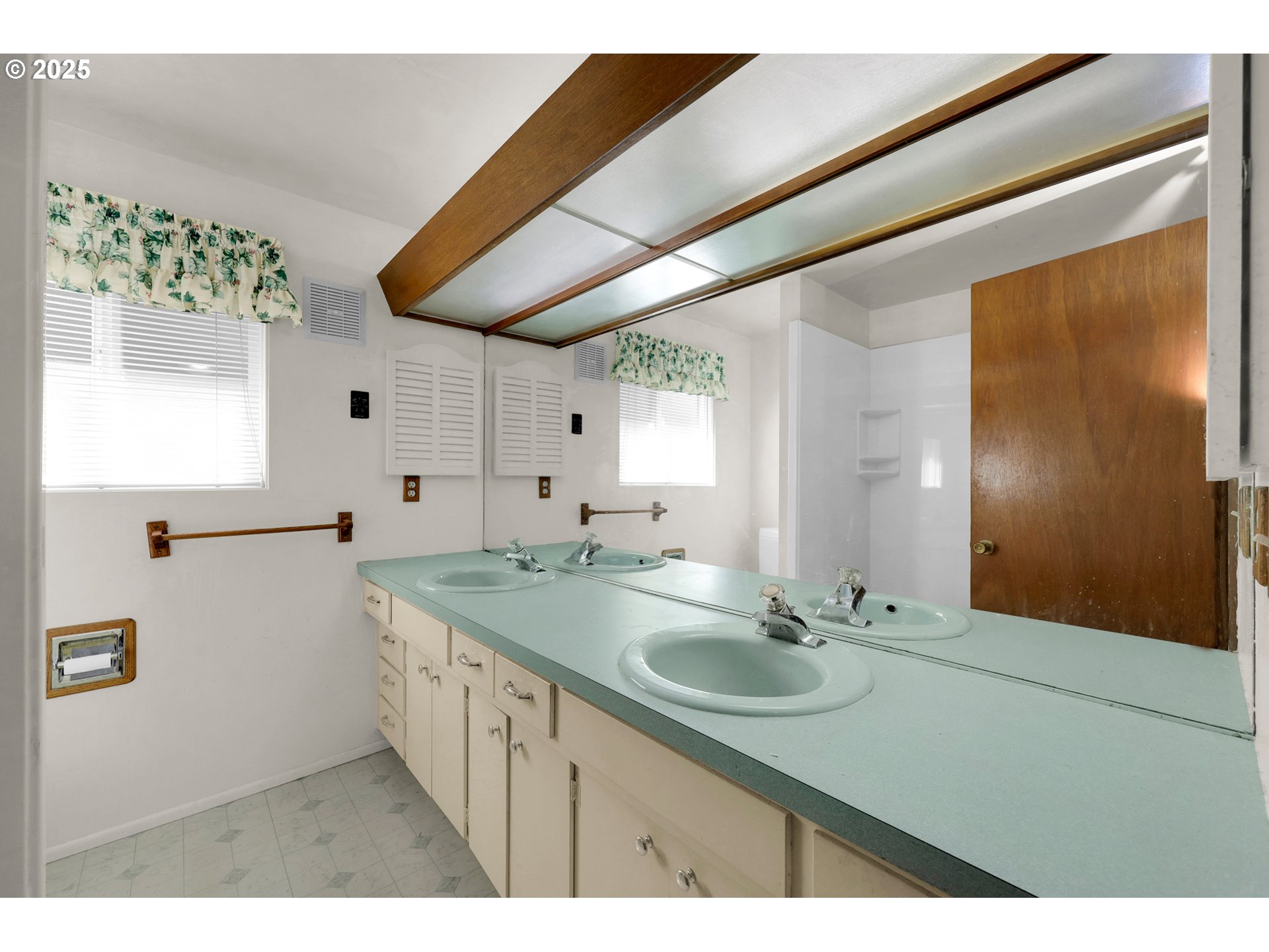 Eugene, Oregon 97405, United States, 3 Bedrooms Bedrooms, ,2 BathroomsBathrooms,Residential,Active,216488