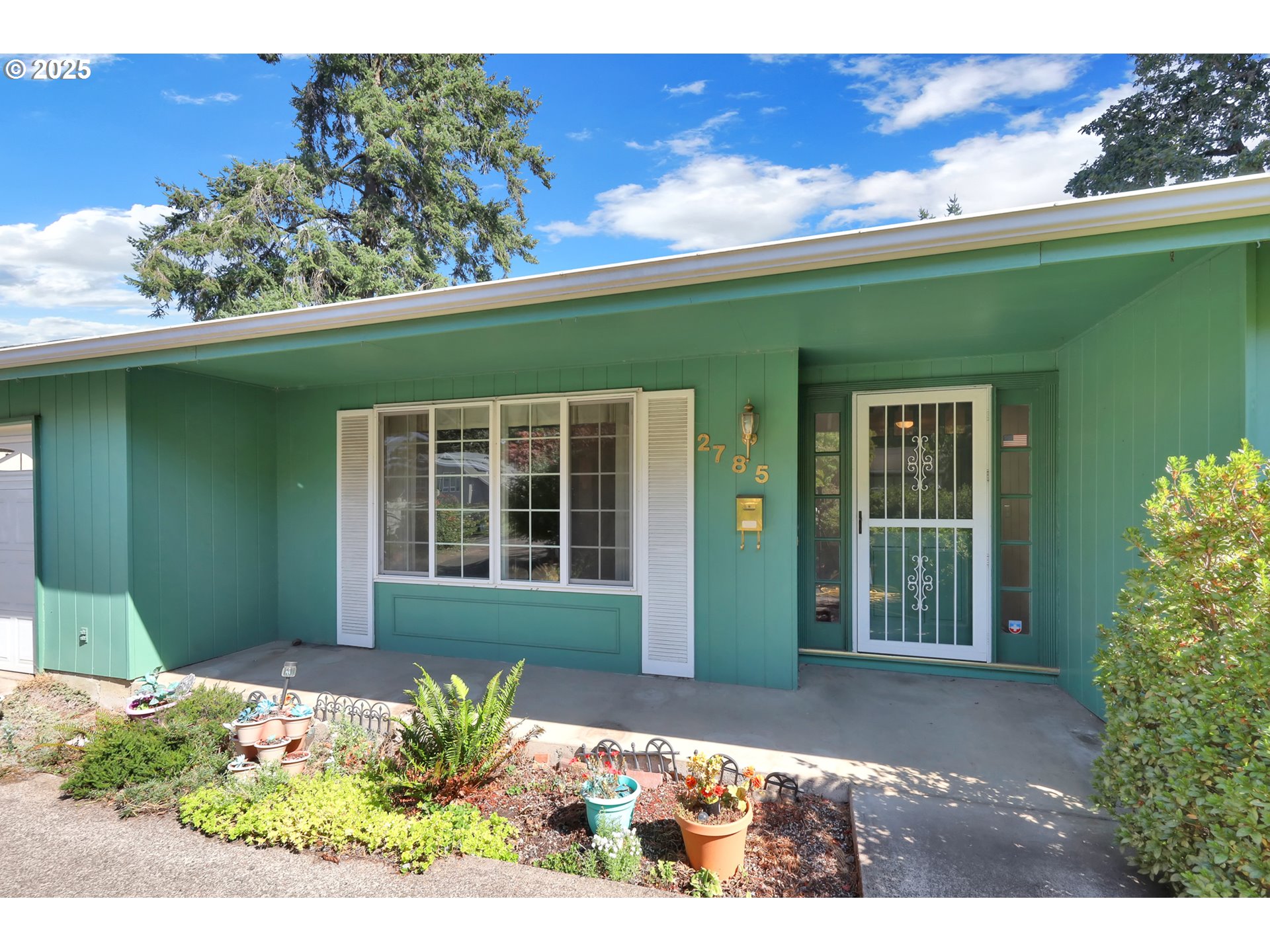 Eugene, Oregon 97405, United States, 3 Bedrooms Bedrooms, ,2 BathroomsBathrooms,Residential,Active,216488