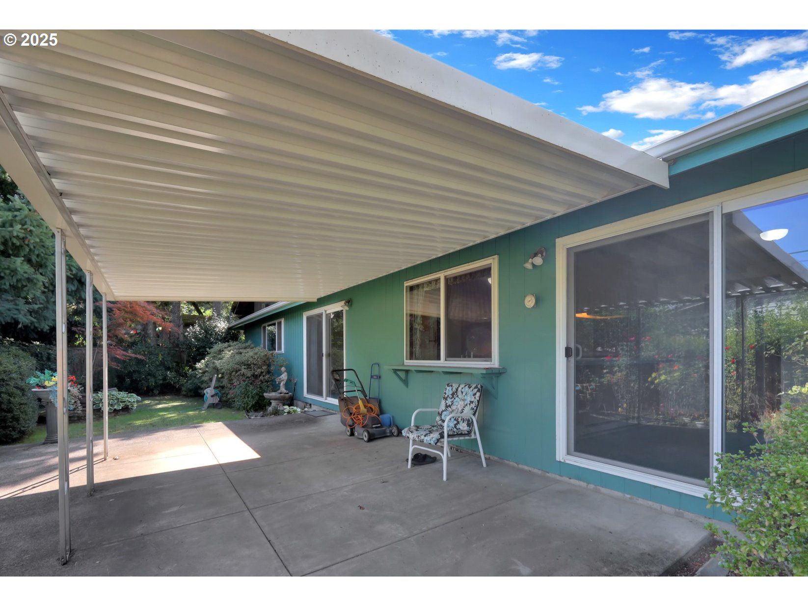 Eugene, Oregon 97405, United States, 3 Bedrooms Bedrooms, ,2 BathroomsBathrooms,Residential,Active,216488