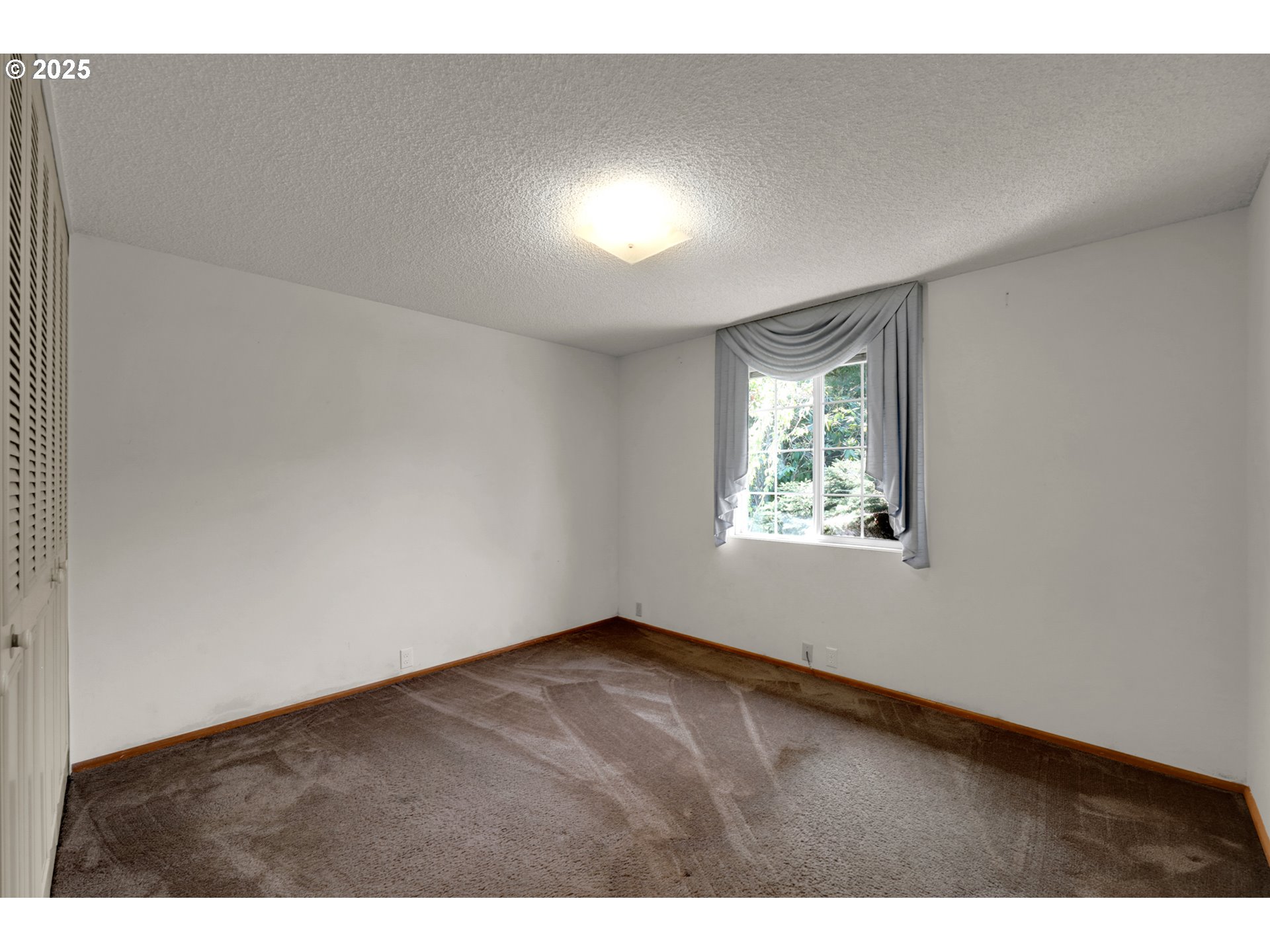 Eugene, Oregon 97405, United States, 3 Bedrooms Bedrooms, ,2 BathroomsBathrooms,Residential,Active,216488