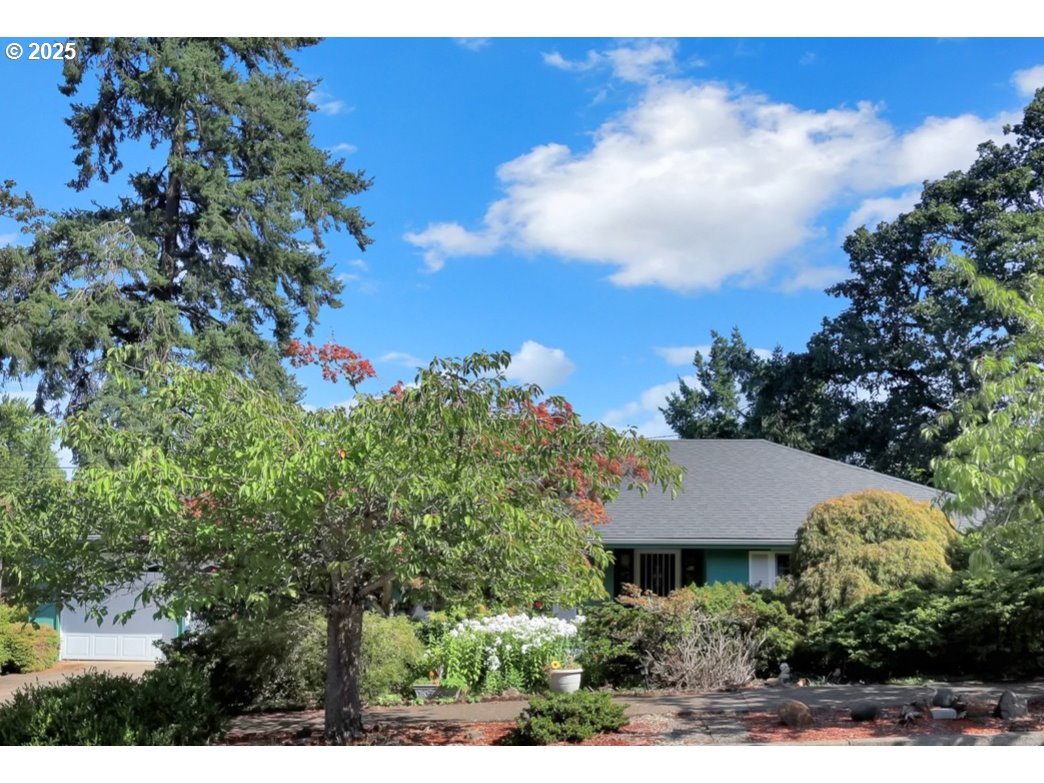 Eugene, Oregon 97405, United States, 3 Bedrooms Bedrooms, ,2 BathroomsBathrooms,Residential,Active,216488