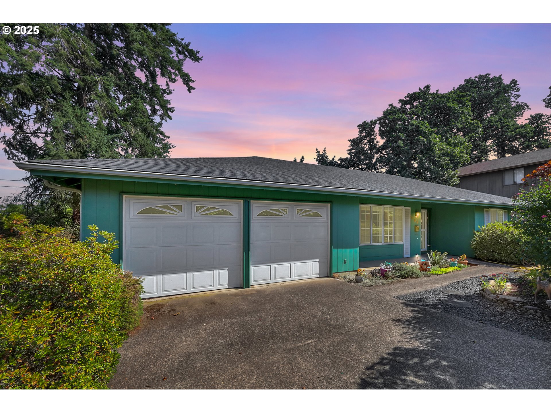 Eugene, Oregon 97405, United States, 3 Bedrooms Bedrooms, ,2 BathroomsBathrooms,Residential,Active,216488