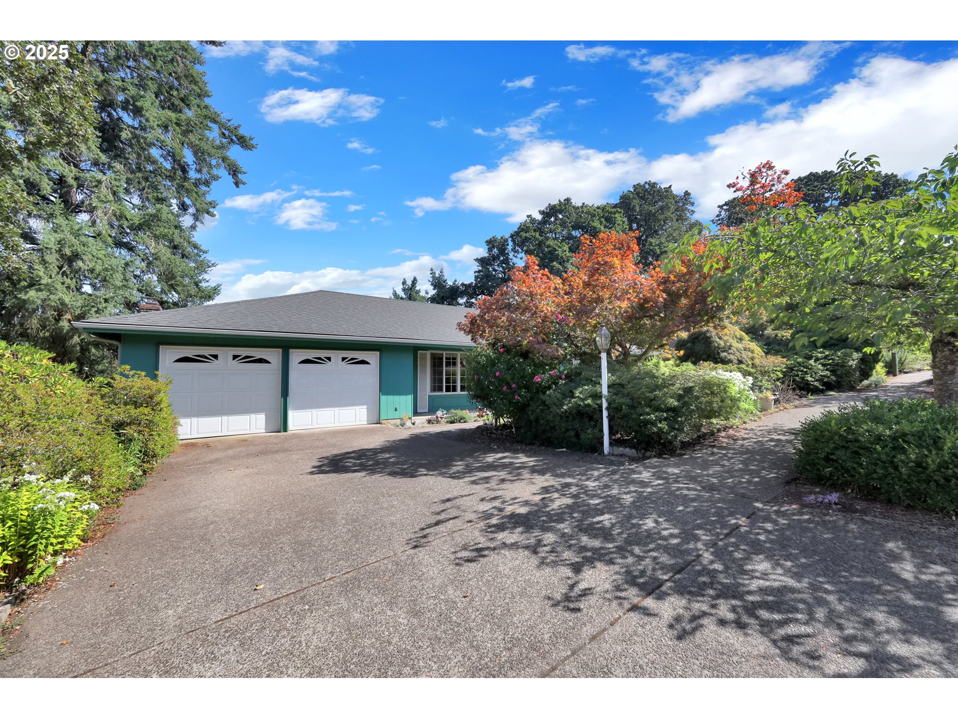 Eugene, Oregon 97405, United States, 3 Bedrooms Bedrooms, ,2 BathroomsBathrooms,Residential,Active,216488