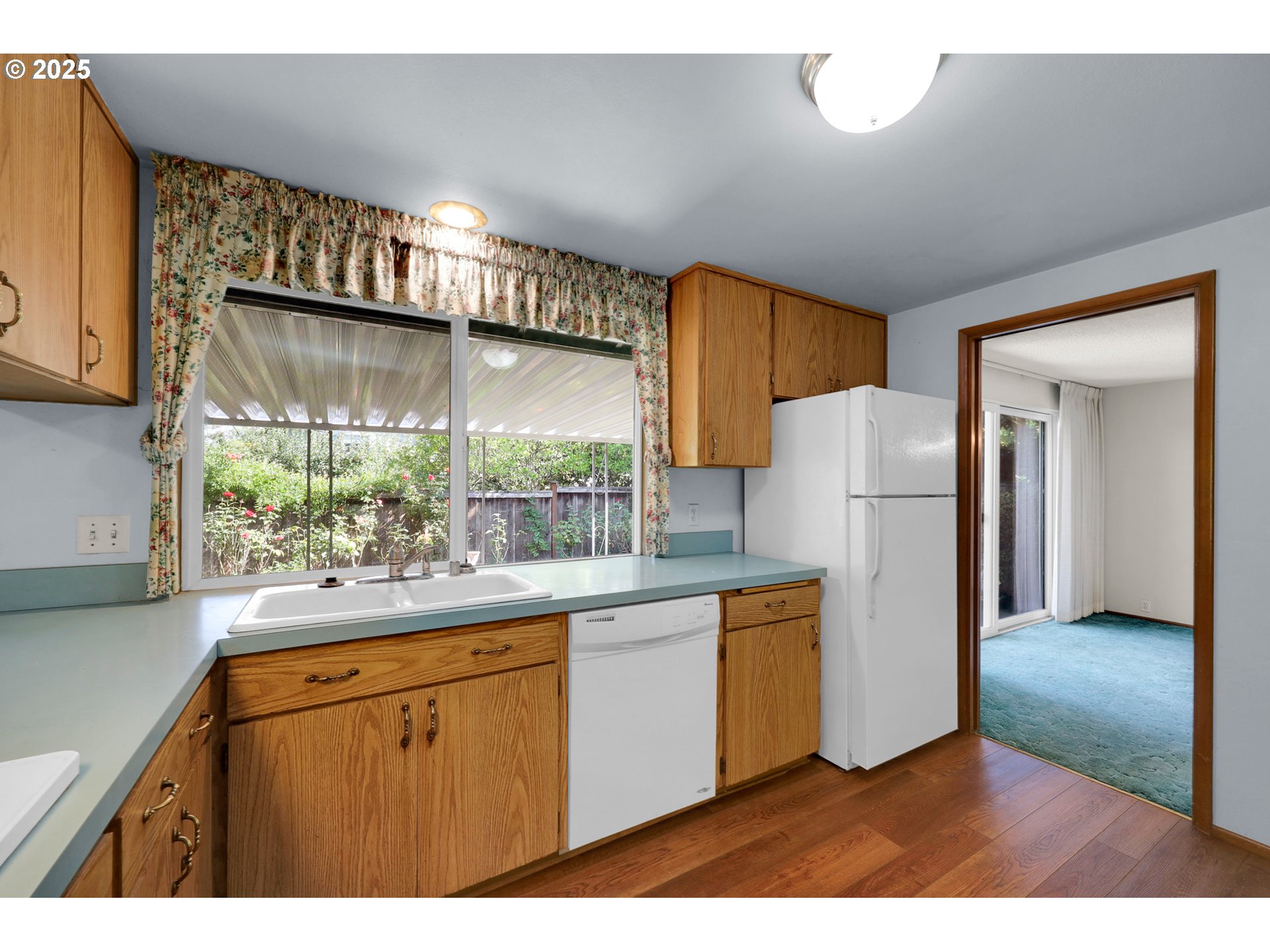 Eugene, Oregon 97405, United States, 3 Bedrooms Bedrooms, ,2 BathroomsBathrooms,Residential,Active,216488