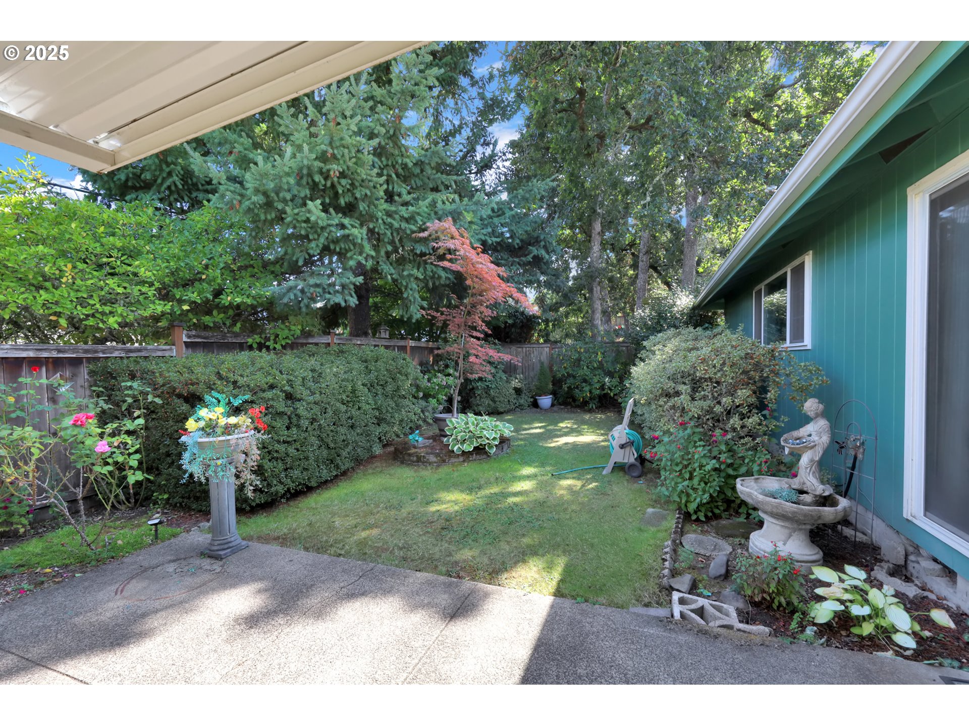 Eugene, Oregon 97405, United States, 3 Bedrooms Bedrooms, ,2 BathroomsBathrooms,Residential,Active,216488