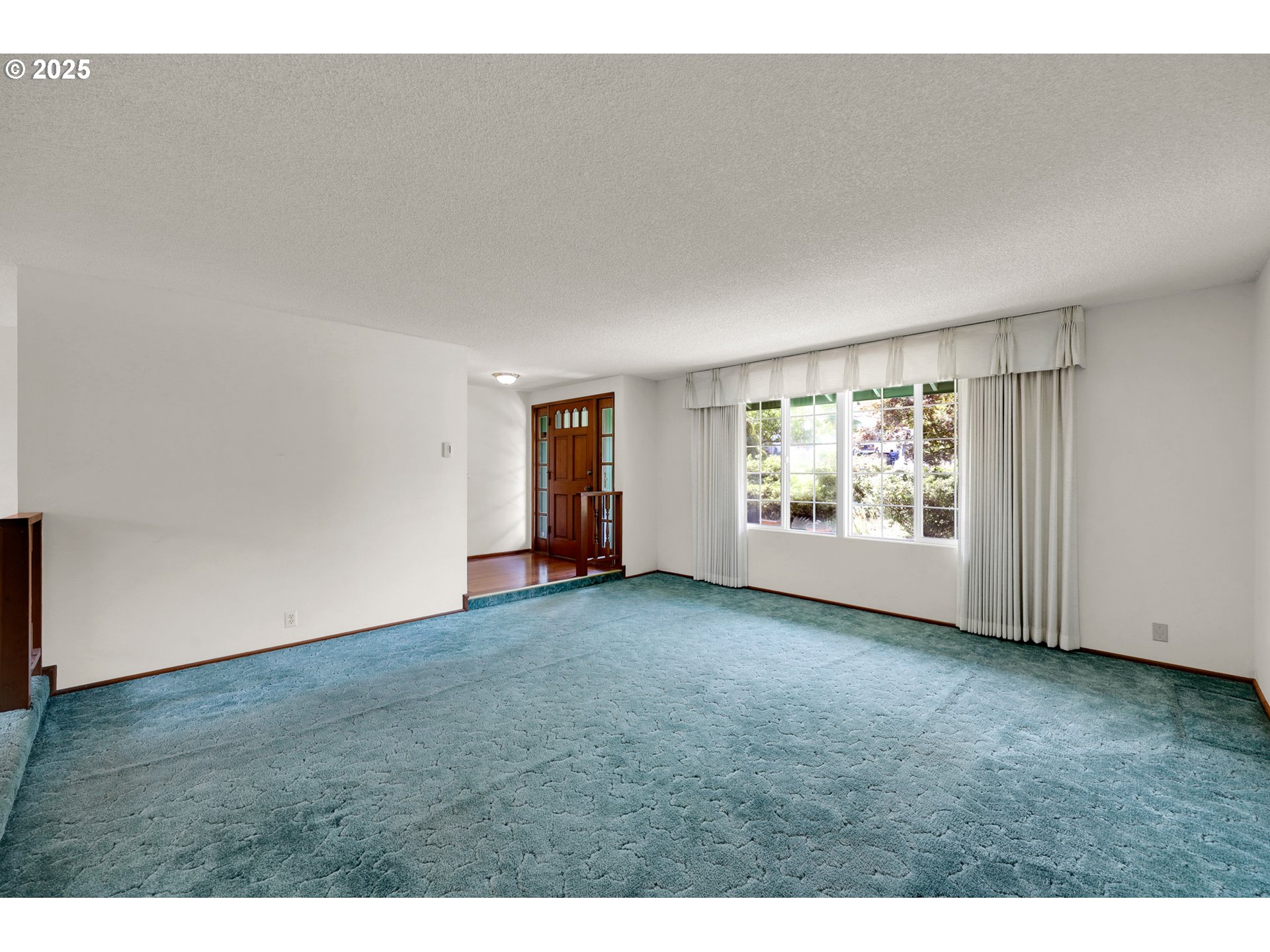 Eugene, Oregon 97405, United States, 3 Bedrooms Bedrooms, ,2 BathroomsBathrooms,Residential,Active,216488