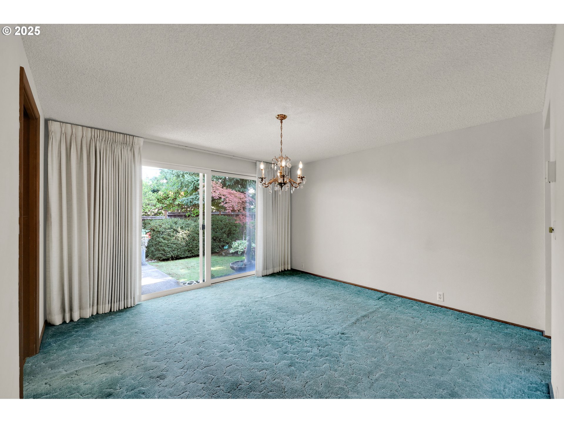 Eugene, Oregon 97405, United States, 3 Bedrooms Bedrooms, ,2 BathroomsBathrooms,Residential,Active,216488