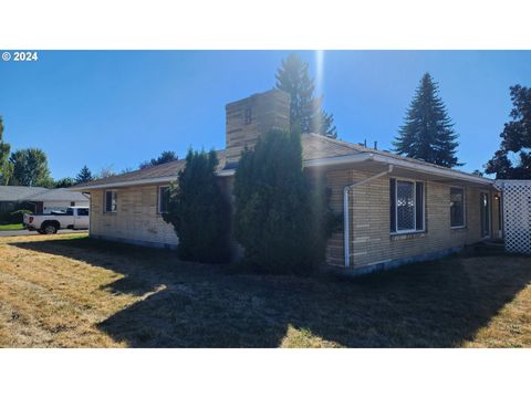 A home in Baker City