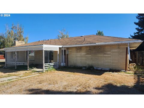 A home in Baker City