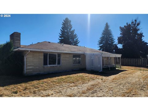 A home in Baker City