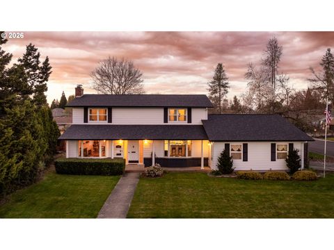 Photo of 905 NW 19th St, McMinnville, OR 97128 (MLS # 499773071)