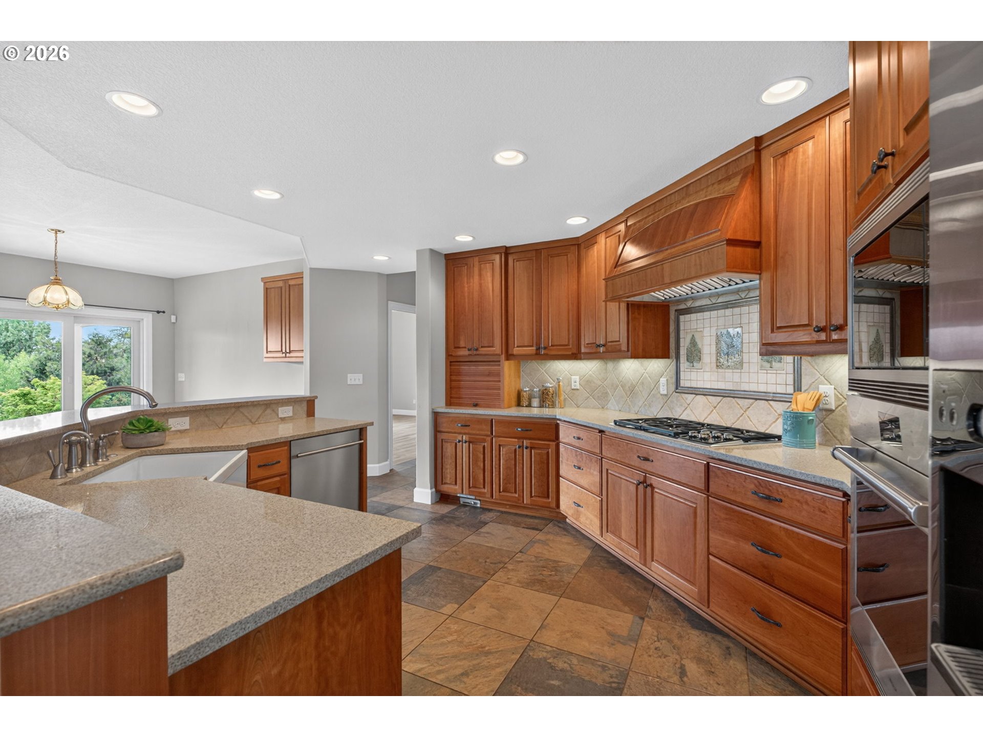 392 SW DOGWOOD DR