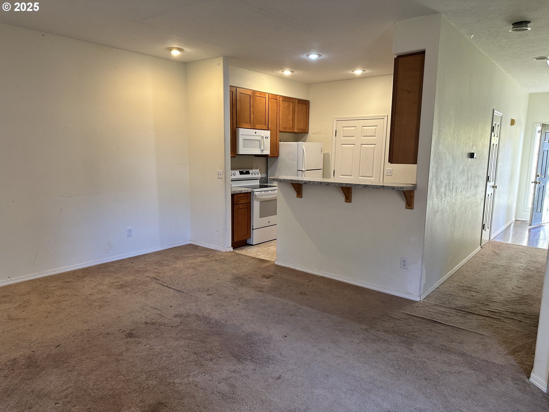 3277 NE 14TH AVE