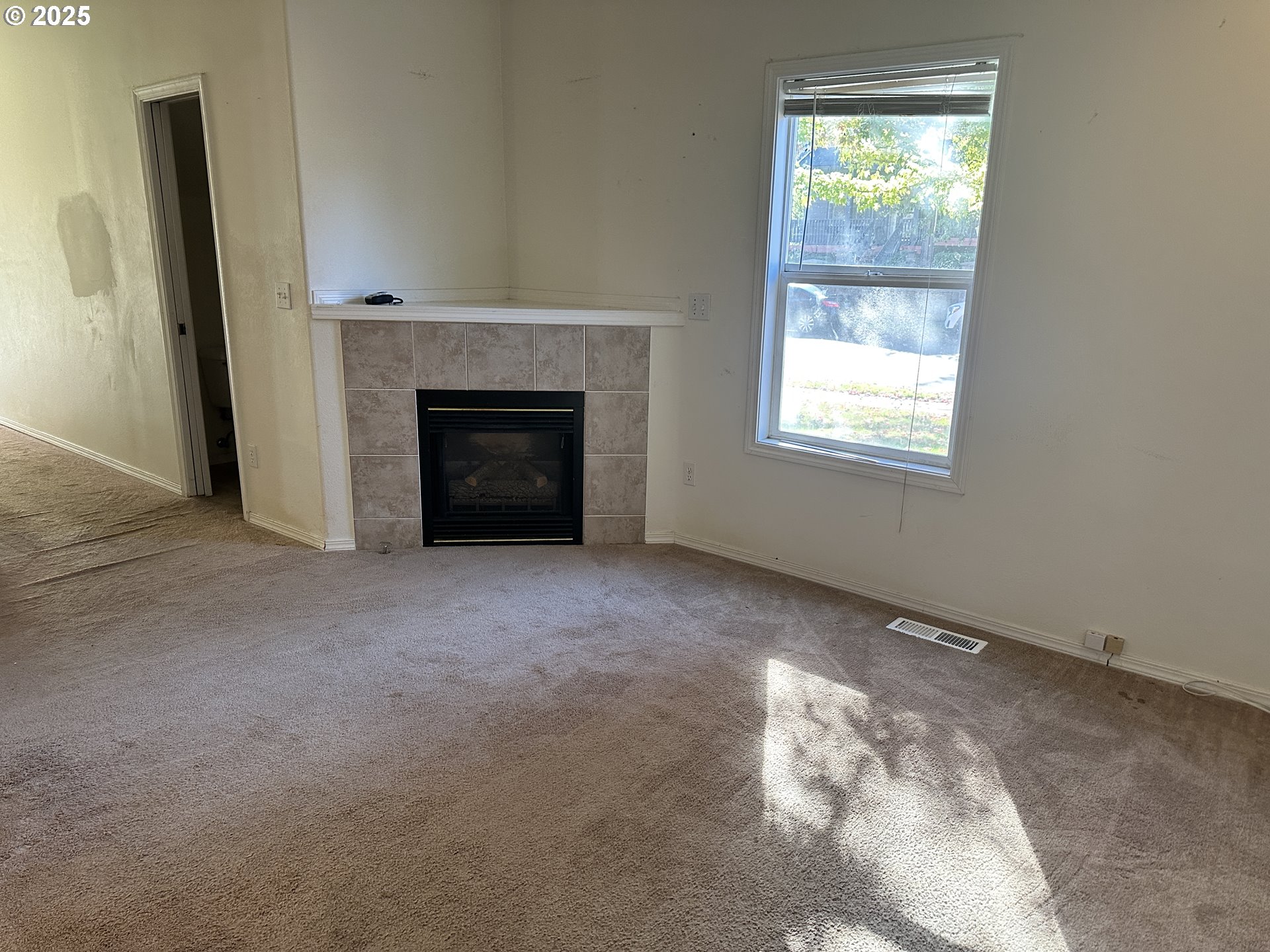 3277 NE 14TH AVE