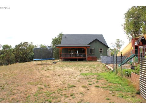 A home in Roseburg