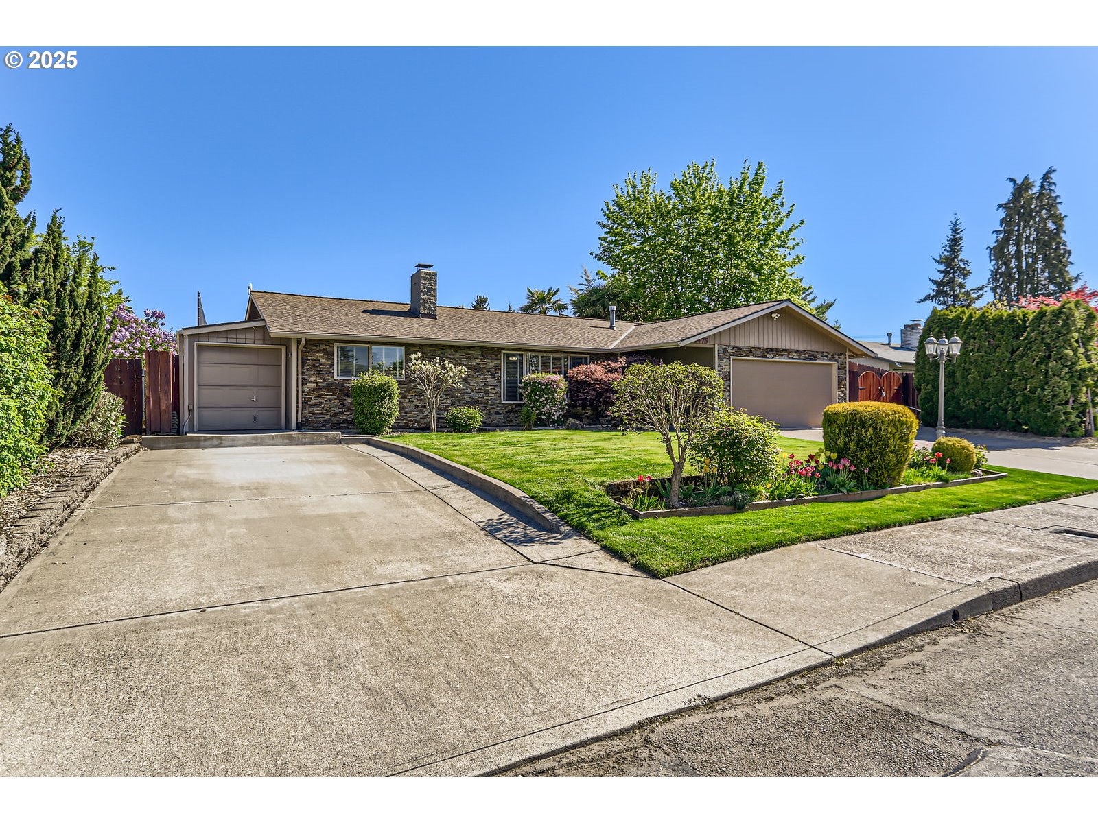 1475 NE OLEANDER LN